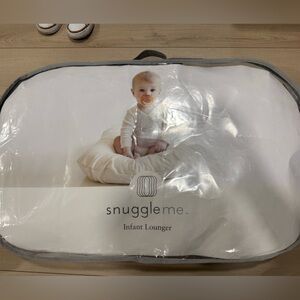 Snuggle Me Infant Lounger in green